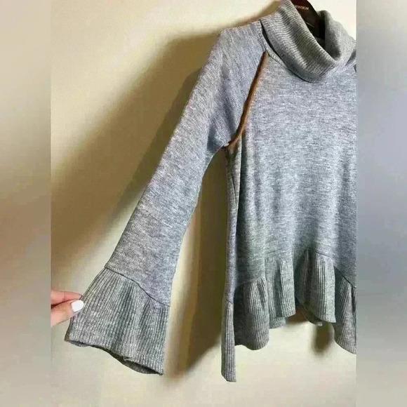 THML- size S sweater - Picture 4 of 8